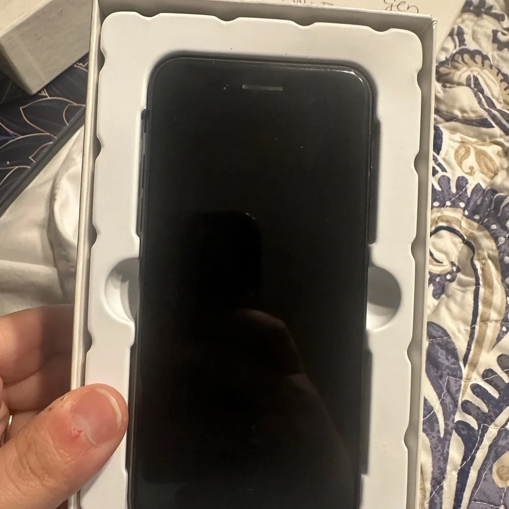 Apple iPhone SE 2020 - Black